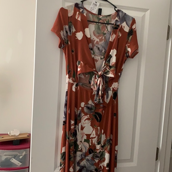 Windsor Dresses & Skirts - Rust Top knot Floral Dress